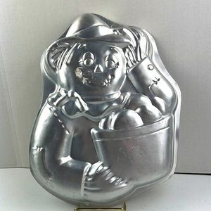 Wilton scarecrow cake pan